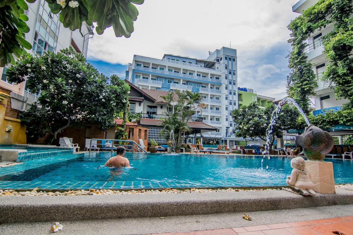 Sutus Court 7 Hotel Pattaya Exterior photo