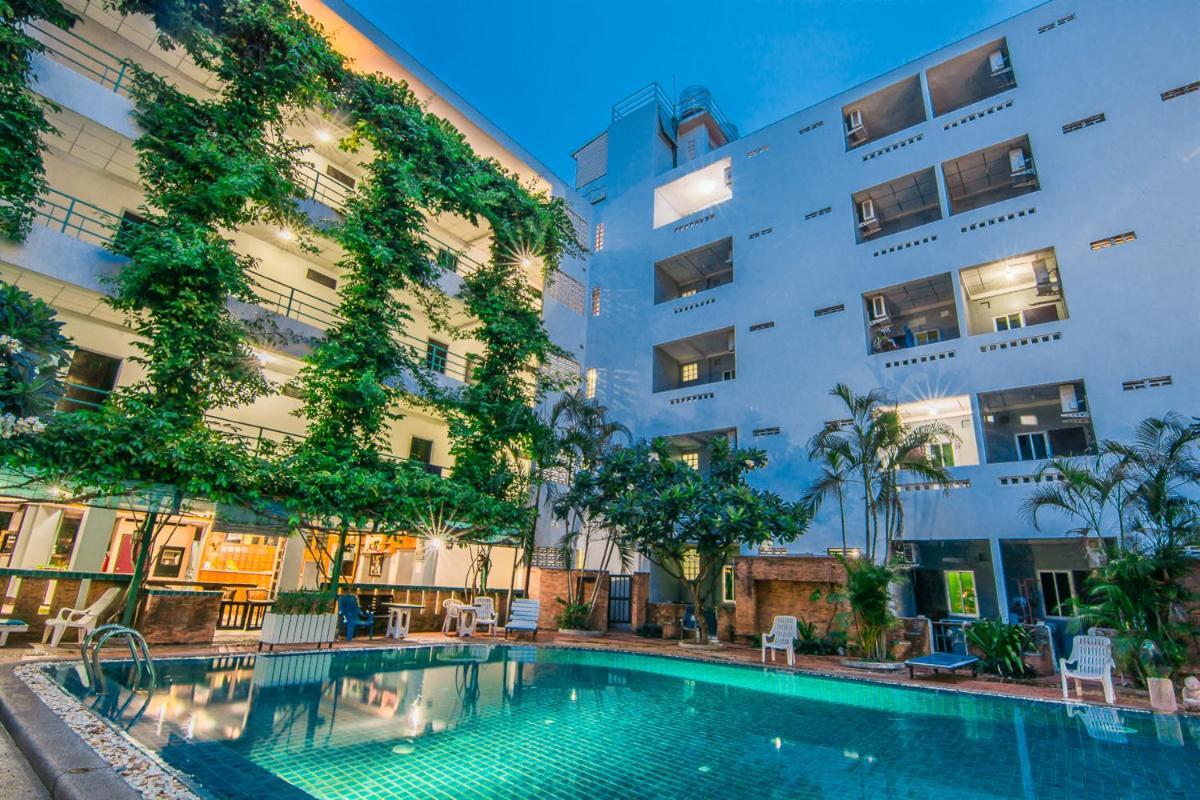 Sutus Court 7 Hotel Pattaya Exterior photo